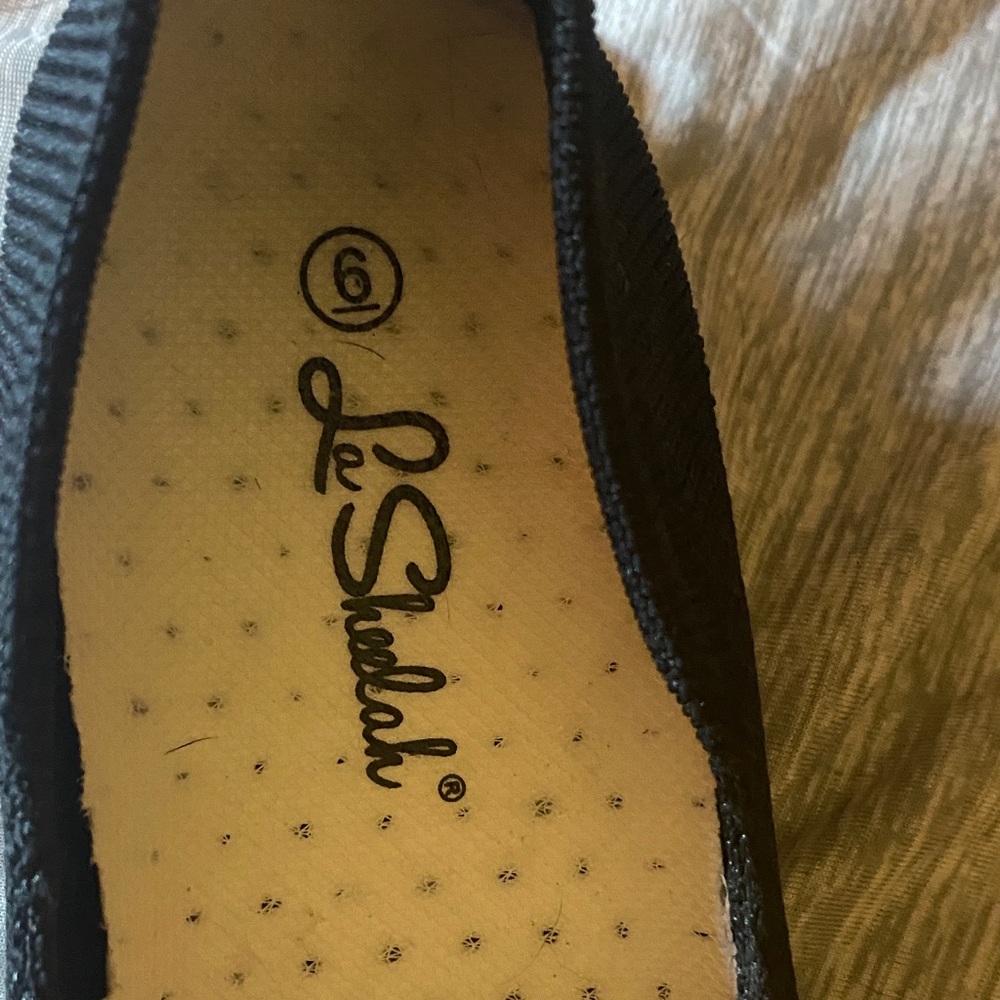 Stylish Black Women's Shoes - Picture 2 of 4